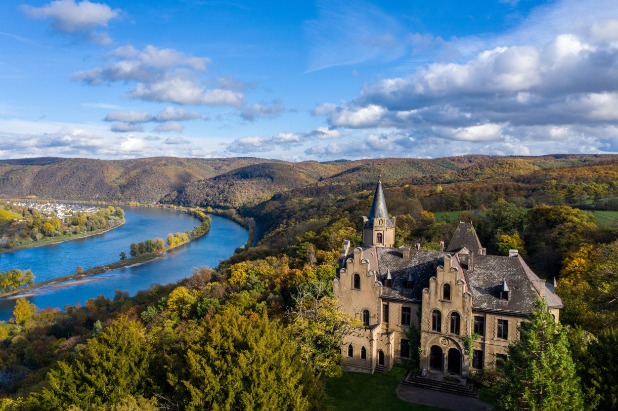 Schloss Liebeneck im Herbst | © Sebastian Reifferscheid