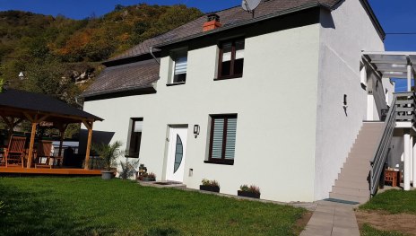 Haus von au&szlig;en | &copy; Nadja Fischbach