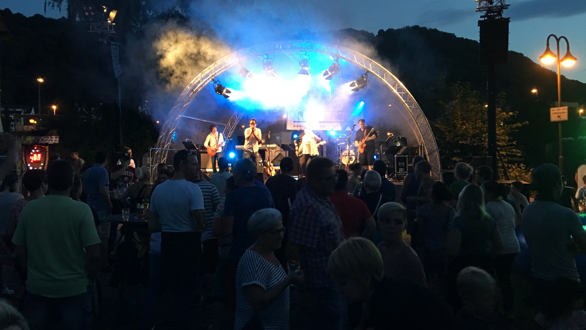 Jakobsfest auf dem Dorfplatz | &copy; Guido Kreutzberg