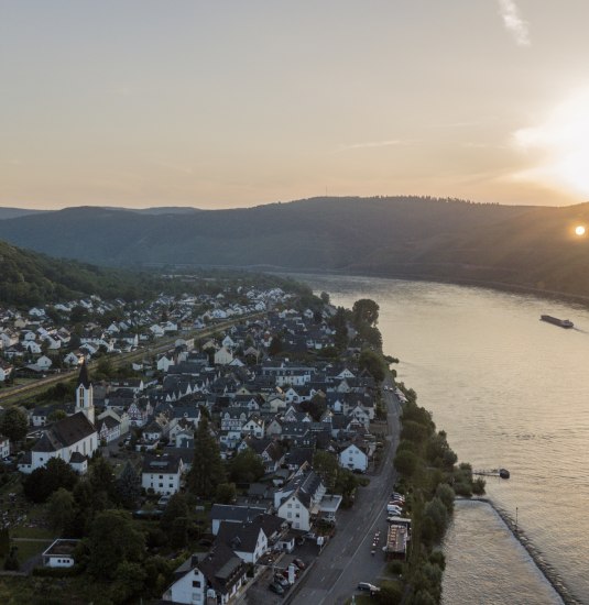 Osterspai am Mittelrhein beim Sonnenuntergang | © Sebastian Reifferscheid